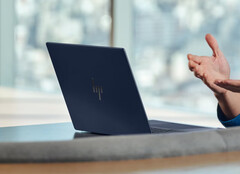 HP fa pagare 1.699,99 dollari per l&#039;EliteBook Ultra G1q, nonostante le somiglianze schiaccianti che esistono con il molto più economico OmniBook X. (Fonte: HP)