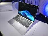 Mani in pasta: HP EliteBook X G1a con Ryzen AI Pro 9 HX 375 si rivolge agli utenti di potenza che non hanno bisogno di una dGPU (fonte immagine: Benjamin Herzig)