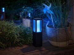 La nuova lampada da piedistallo per esterni Philips Hue Impress è arrivata negli Stati Uniti e in Canada. (Fonte: Philips)