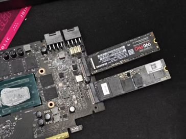 MaxSun Intel Arc B580 con slot SSD (fonte: Bilibili)