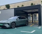 Le auto NIO si portano da sole alla stazione di scambio delle batterie (Fonte: NIO)