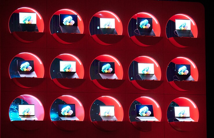 Una selezione incredibilmente ampia di computer portatili Snapdragon. (foto: Andreas Sebayang/Notebookcheck.com)