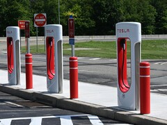 Supercaricatori Tesla. La California vanta che le sue stazioni di ricarica EV sono più numerose delle pompe di benzina (Fonte immagine: J Dean on Unsplash)