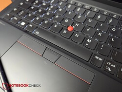 Il touchpad e il trackpoint con pulsanti dedicati