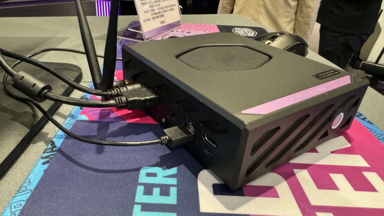 Cooler Master Mini-X offre un'ampia gamma di porte, ma manca di un connettore OCuLink. (Fonte: VideoCardz via Cowcotland)