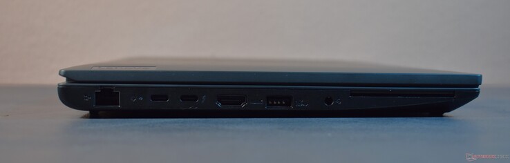 sinistra: RJ45-Ethernet, 2x Thunderbolt 4, HDMI, USB A 3.2 Gen 1, Audio 3,5 mm, Lettore Smartcard