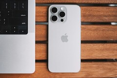 L&#039;iPhone 15 di Apple e l&#039;iPhone 15 Pro di das sono stati gli smartphone più venduti nel 2024. (Fonte: Lala Azizli)