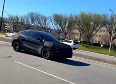 Tesla Model Y &quot;Juniper&quot; avvistata in pubblico negli Stati Uniti (Fonte immagine: Teslaconomics on X)