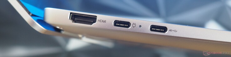 Lato sinistro: HDMI 2.1, USB-A 3.2 Gen 1 (DisplayPort 1.4, PowerDelivery), USB-C 4.0 (DisplayPort 1.4, PowerDelivery)