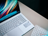 Recensione del laptop Asus VivoBook S 15 OLED Snapdragon 8-core - Un compagno quotidiano quasi silenzioso con lo Snapdragon X Plus