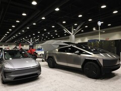 I veicoli Tesla esposti al Vancouver Auto Show prima che l&#039;azienda venisse cacciata (Fonte immagine: Nick Procaylo /10107479A)