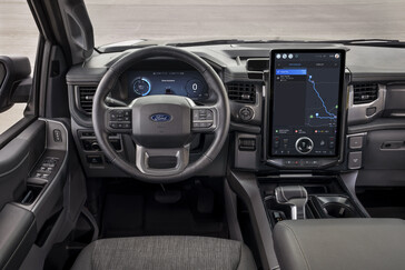 I proprietari di Ford F-150 Lightning Flash beneficeranno o dovranno accontentarsi di uno schermo centrale di infotainment da 15 pollici abilitato al tocco, anche se Ford non ha abbandonato completamente i comandi fisici. (Fonte: Ford)