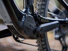 Il sistema di propulsione DJI Avinox fa il suo debutto come eMTB sulla Amflow PL, intesa come mountain bike elettrica leggera in carbonio con molta potenza. (Fonte: DJI)