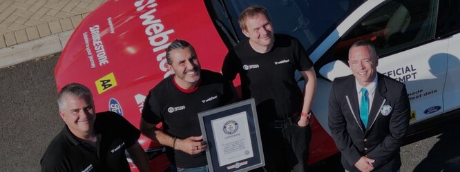 Il team di Webfleet ha stabilito un nuovo record mondiale Guinness per il viaggio più lungo di un'auto elettrica (fonte: Bridgestone)