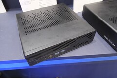 Minisforum MS-A1 è un mini PC alimentato da AMD con un massimo di 96 GB di memoria e supporto OCuLink. (Fonte: PC Watch)