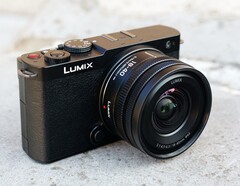 Panasonic ha annunciato uno zoom in kit più compatto per la Lumix S9. (Fonte: Panasonic)