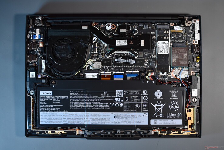 Lenovo ThinkPad T14s Gen 5: Interno