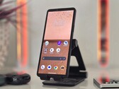 Recensione dello smartphone Sony Xperia 10 VI: Compatto, leggero, impermeabile e con una resistenza notevole