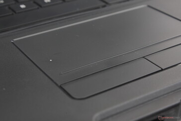 Il touchpad è più piccolo di quanto sembri, poiché la sottile regione sopra i pulsanti del mouse integrati è solo spazio morto