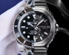 Il Rolex Submariner - un popolare orologio meccanico (a sinistra), e l'orologio al quarzo Casio GMC-B2100D-1A (a destra). (Fonte dell'immagine: Merit Trends e Casio - Modifica)