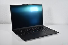 Aggiunte sorprendenti: Lenovo lancia ufficialmente altre opzioni per ThinkPad X1 Carbon Gen 13 (nella foto: Computer portatile Lenovo ThinkPad X1 Carbon Gen 13, fonte immagine: Benjamin Herzig/Notebookcheck.net)