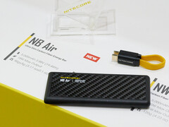 Il power bank NB Air di Nitecore (fonte: Andreas Sebayang/Notebookcheck.com)