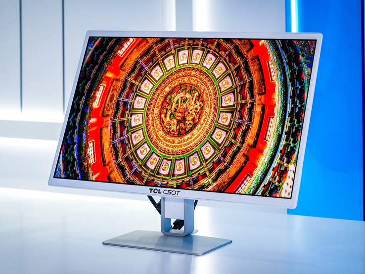 Il pannello OLED 4K IJP di TCL misura appena 21,6 pollici. (Fonte: TCL)