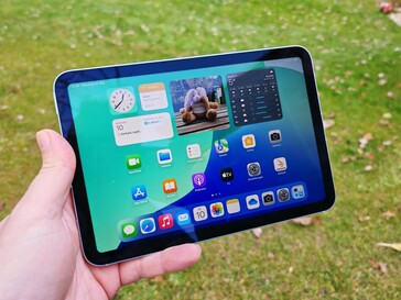 Apple iPad mini 7 all'aperto