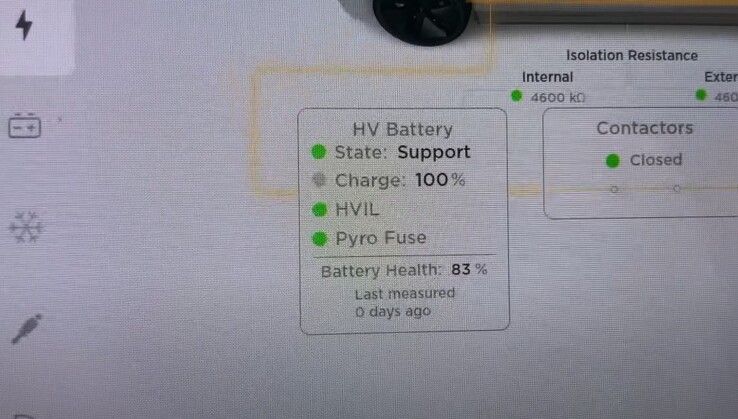 La Model 3 riporta un degrado della batteria del 17% dopo 150.000 miglia, anche se l'autonomia stimata indica una perdita del 10% nell'autonomia effettiva. (Fonte immagine: Andy Slye via YouTube)