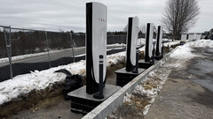 Tesla installerà o sostituirà i Supercharger più velocemente con la nuova base di stallo (Fonte immagine: Ondrej Bacina/X)