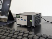 Recensione del mini PC GMKtec EVO-X1: Nuovo design squadrato con Oculink e Ryzen AI 9