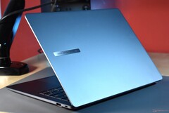 Intel efficiente ancora una volta: Asus ExpertBook P5 raggiunge 16 ore di durata della batteria con Lunar Lake (fonte immagine: Benjamin Herzig / Notebookcheck)