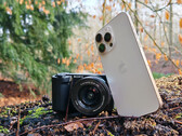 Confronto tra fotocamere: Sony Alpha ZV-E10 II vs. Apple iPhone 16 Pro Max