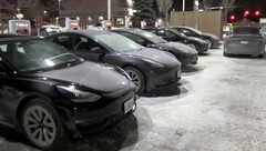 Stazione di ricarica nell&#039;area di Chicago durante l&#039;esplosione artistica (immagine: CBS Chicago/YT)