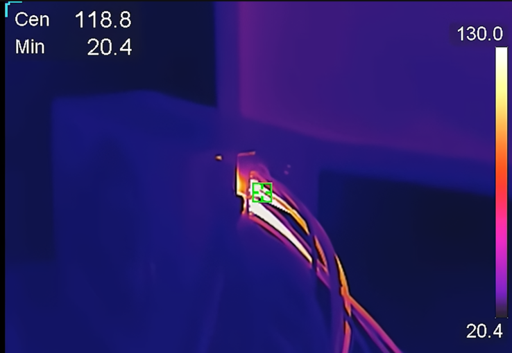 Immagine della termocamera RTX 5090 sul lato PSU (fonte immagine: Der8auer)