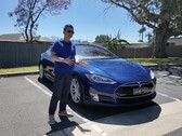 La Tesla Model S 70D del 2015 di Tom ha percorso oltre 121.000 km o 75.000 miglia. (Fonte immagine: Ludicrous Feed via YouTube)