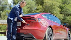 La Model 3 Performance batte le sue stesse stime di autonomia (immagine: Top Gear/YT)