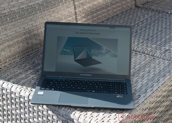 Asus ExpertBook B1 all'aperto