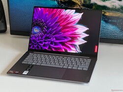 Recensione di Lenovo Yoga Pro 7 14 G9. Dispositivo di prova fornito da: