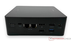 Lato sinistro: OCulink, USB4, 2x RJ45-5G-Ethernet, DisplayPort 2.0, HDMI 2.1, USB 2.0, USB 3.2 Gen1, Connettore di alimentazione