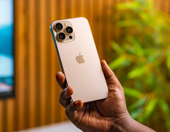 Apple potrebbe salvare un importante aggiornamento della fotocamera per l&#039;iPhone 18 Pro e l&#039;iPhone 18 Pro Max. (Fonte immagine: Sayan Majhi - Unsplash)