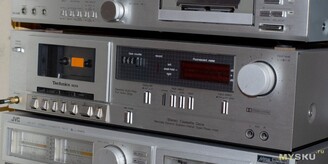 I lettori di cassette full-size, come l'RS-M24, di solito offrono un suono migliore e sono più piacevoli da usare rispetto ai prodotti portatili (fonte: MySKU)