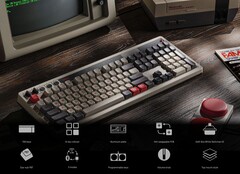 La nuova tastiera meccanica 8BitDo Retro 108 è una versione senza compromessi della tastiera meccanica esistente di 8BitDo. (Fonte immagine: 8BitDo - modificata)