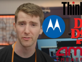 Linus Tech Tips definisce i telefoni Motorola e i computer portatili ThinkPad come "marchi zombie" (fonte: Linus Tech Tips / Youtube)