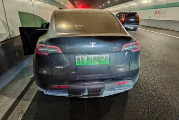 Danno alla Tesla Model Y. (Fonte immagine: @Tslachan)