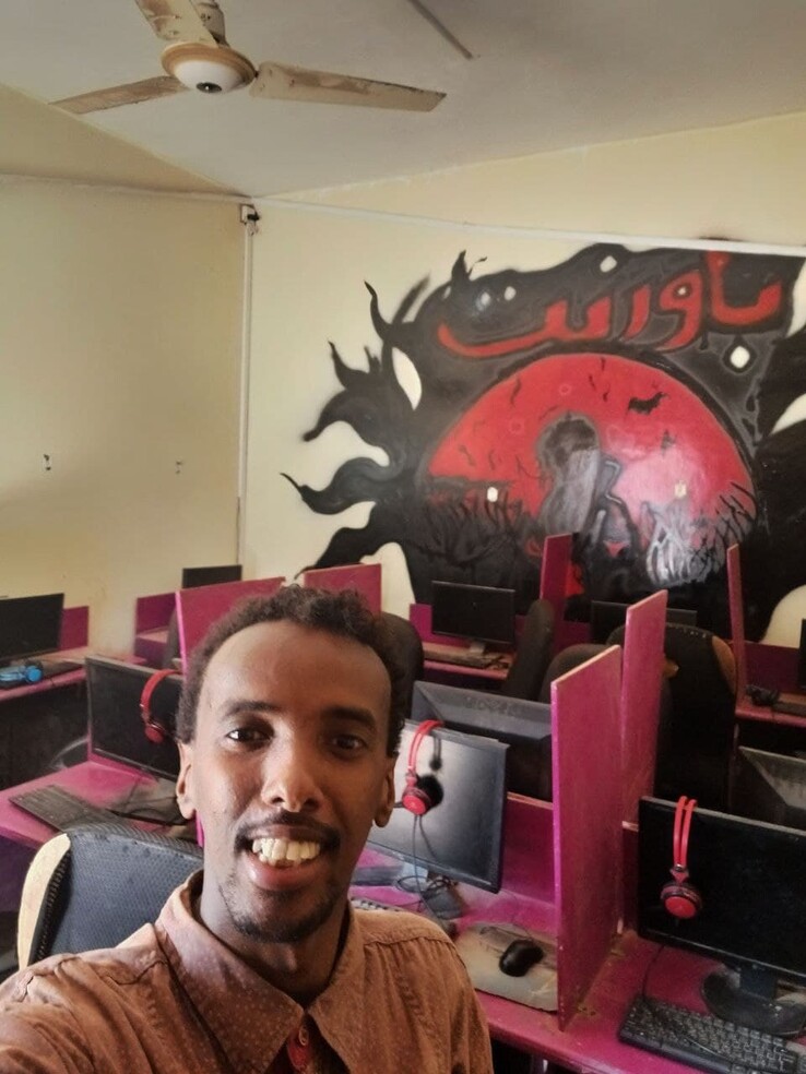 Mohammed ha aperto l'internet café quasi 4 anni fa. (Fonte immagine: Reddit)