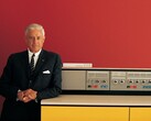 L'allora capo di IBM Thomas Watson Jr. presenta il computer System/360 nel 1964. (Immagine: IBM)