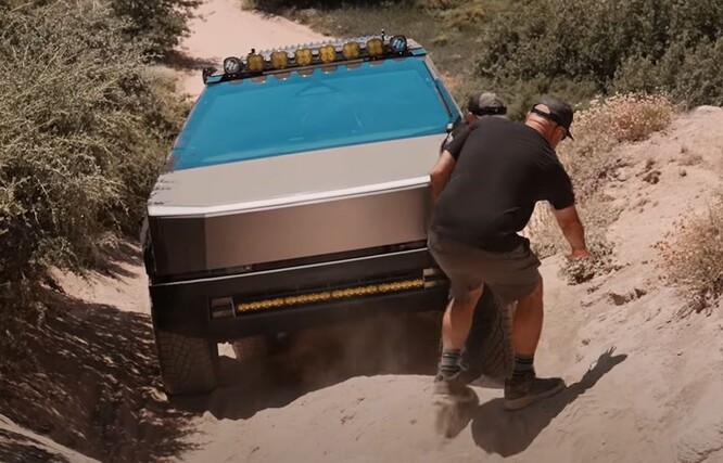 Il terreno era spietato, ma il Cybertruck ha proseguito. (Fonte immagine: Wild Horses Off-Road via YouTube)