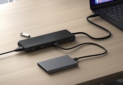 L&#039;adattatore multiplo per display triplo USB-C Satechi 13-in-1 è da poco disponibile nei negozi. (Fonte: Satechi)