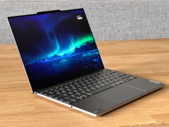 Il ThinkBook 13x G4 di Lenovo è un ottimo esempio di laptop con tacca inversa (fonte: Notebookcheck)